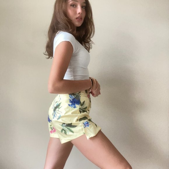 Yellow Ruffle Floral Short - Picture 3 of 5